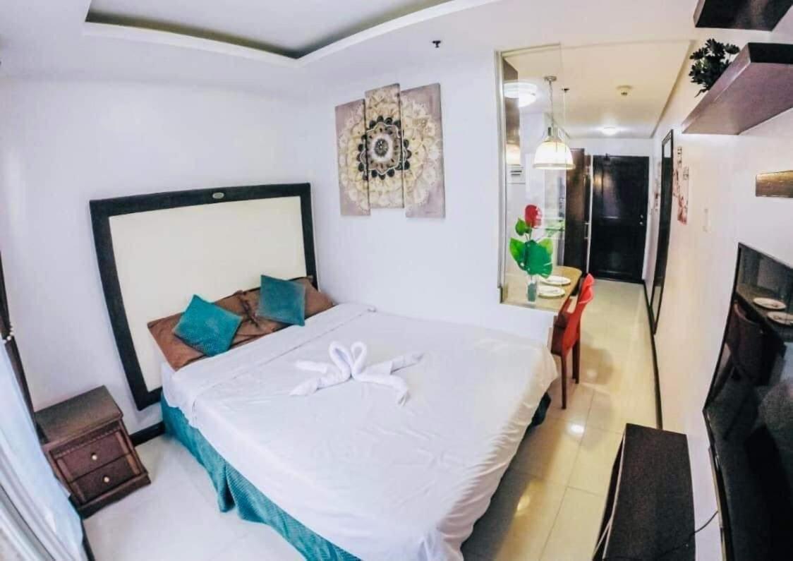 Birch Tower Malate Suites Manila Exterior foto