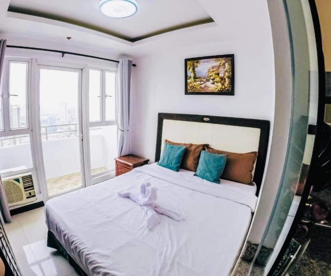 Birch Tower Malate Suites Manila Exterior foto